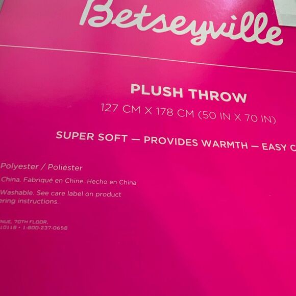 NWT BETSEYVILLE BETSEY JOHNSON Halloween Plush Throw Blanket w/Hanger 50x70 New - Picture 3 of 6